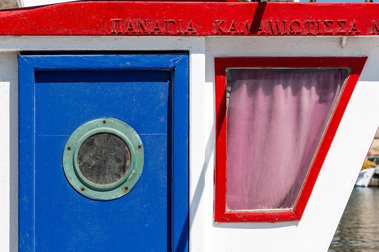 ギリシア、サントリーニ島のボートのドア