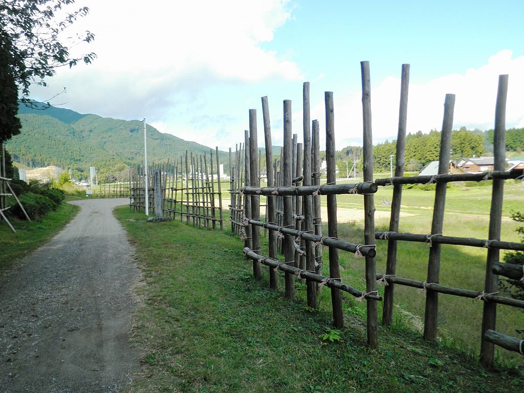 現地に再現された馬防柵