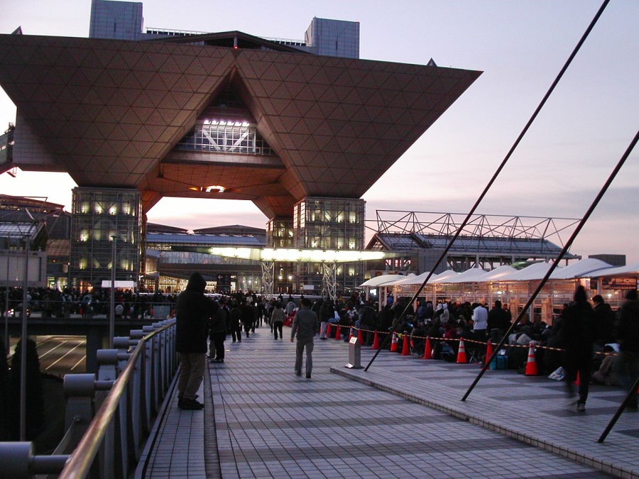 会議棟（近景、夕景）